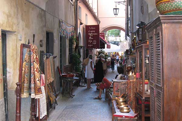 Sarzana_mercatino